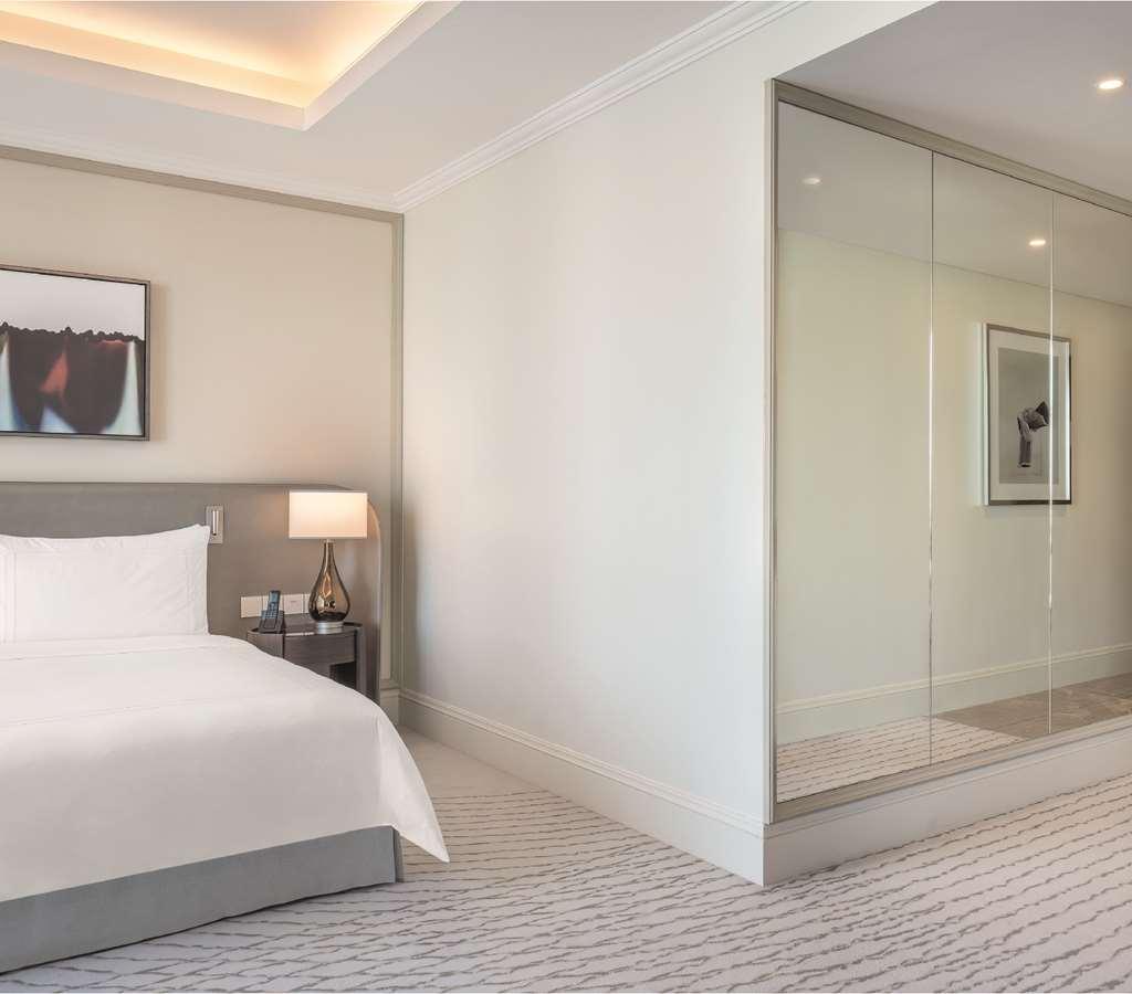 Address Dubai Mall Phòng bức ảnh A bedroom at the hotel